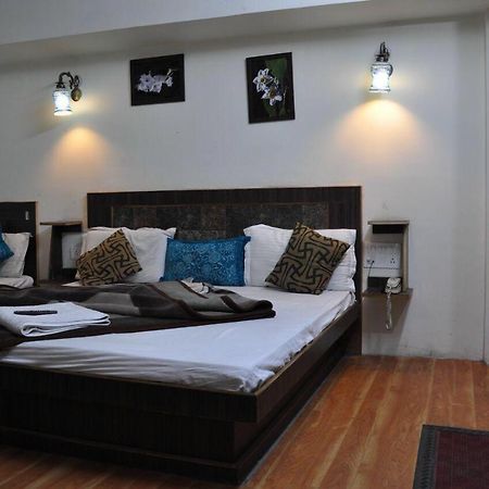 Hotel Ahuja נייניטל מראה חיצוני תמונה