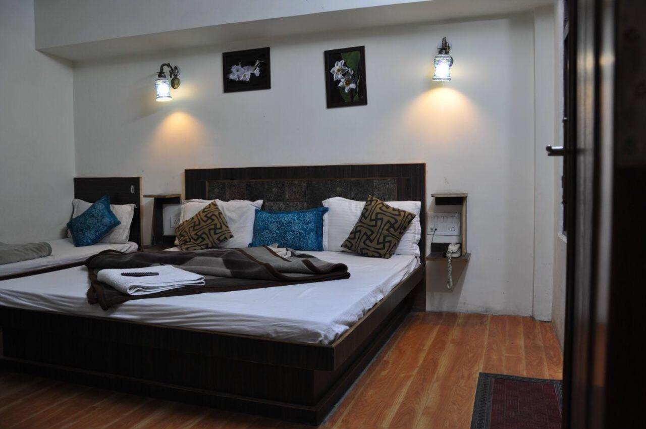 Hotel Ahuja נייניטל מראה חיצוני תמונה